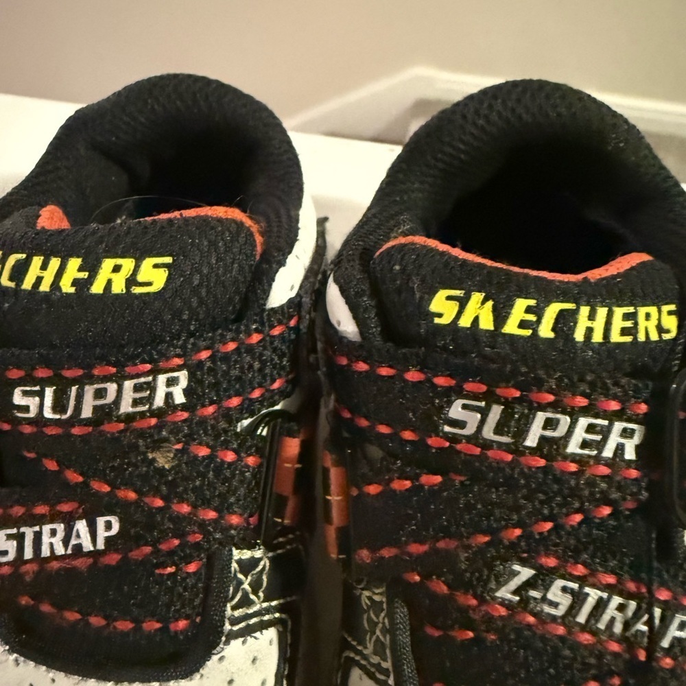 Skechers SpongeBob Baby Shoes - Black and Yellow Size 5 - Picture 4 of 10